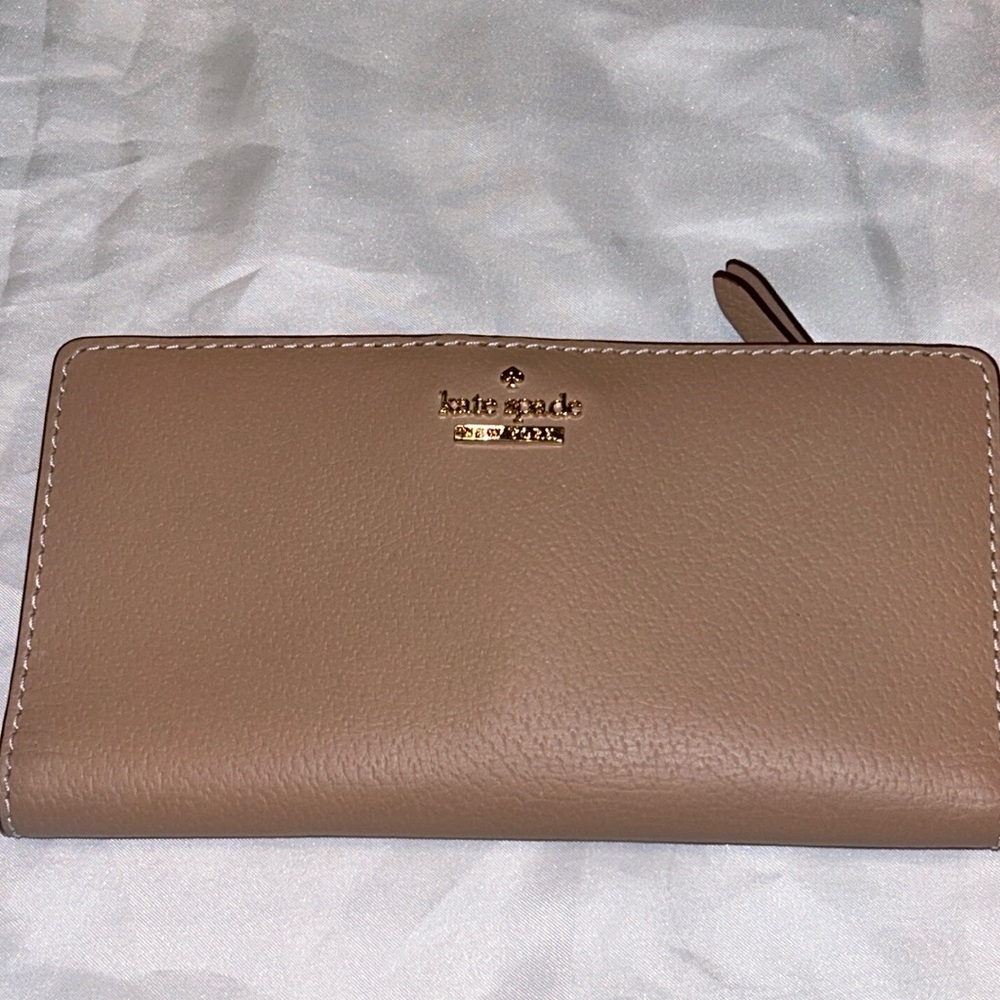 Kate Spade “Stacy” wallet